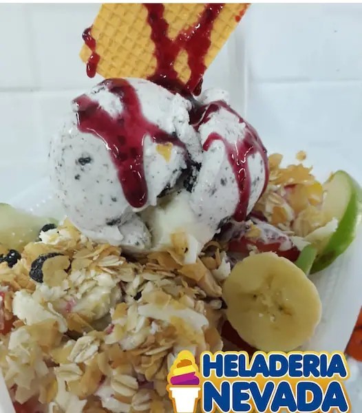 ENSALADA DE FRUTAS GRANDE CON HELADO